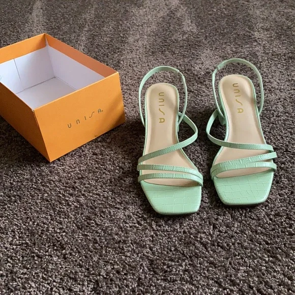 NWT Unisa Snake Skin Pastel Green Block Heel Sandal - Picture 2 of 5